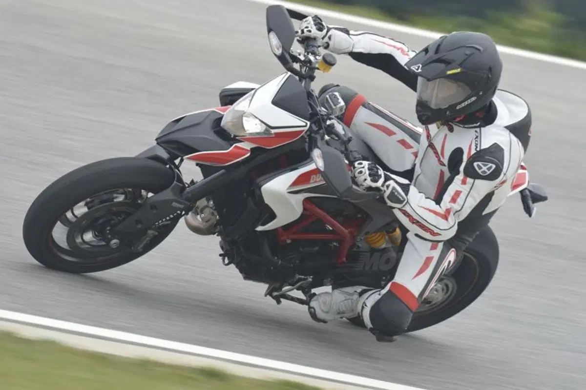 Ducati Hypermotard 2013  (10)