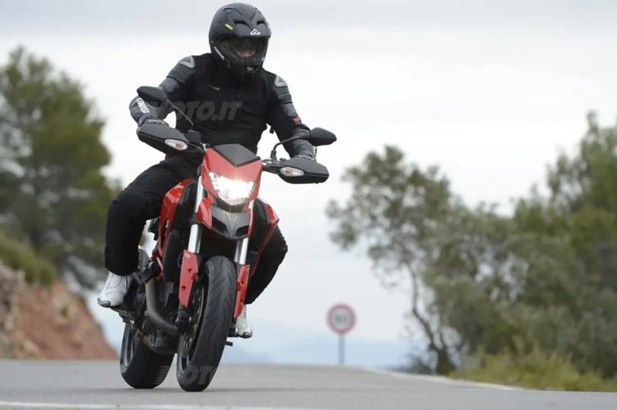 Ducati Hypermotard 2013  (11)