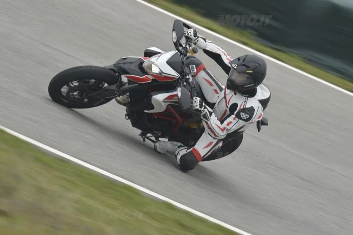 Ducati Hypermotard 2013  (12)