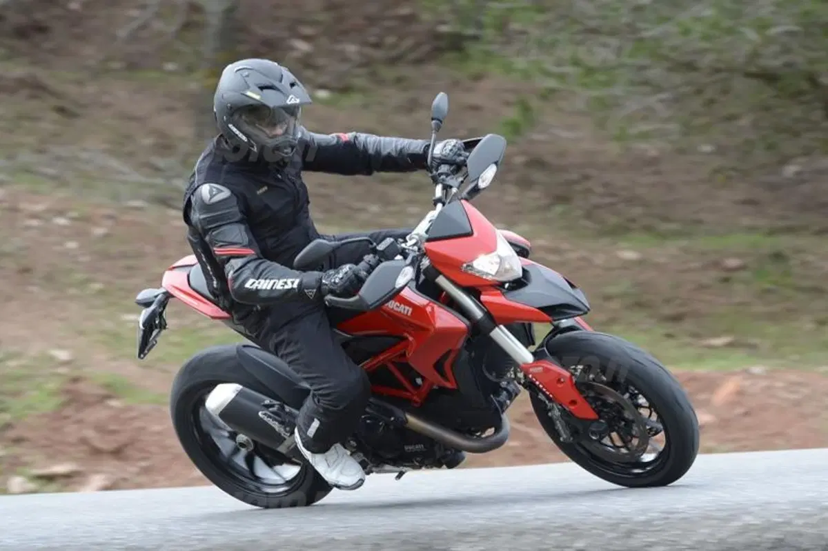 Ducati Hypermotard 2013  (13)
