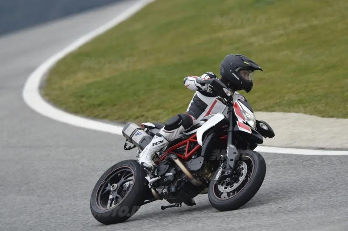 Ducati Hypermotard 2013  (14)