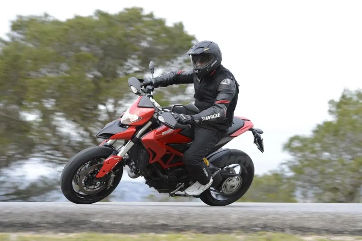 Ducati Hypermotard 2013  (15)