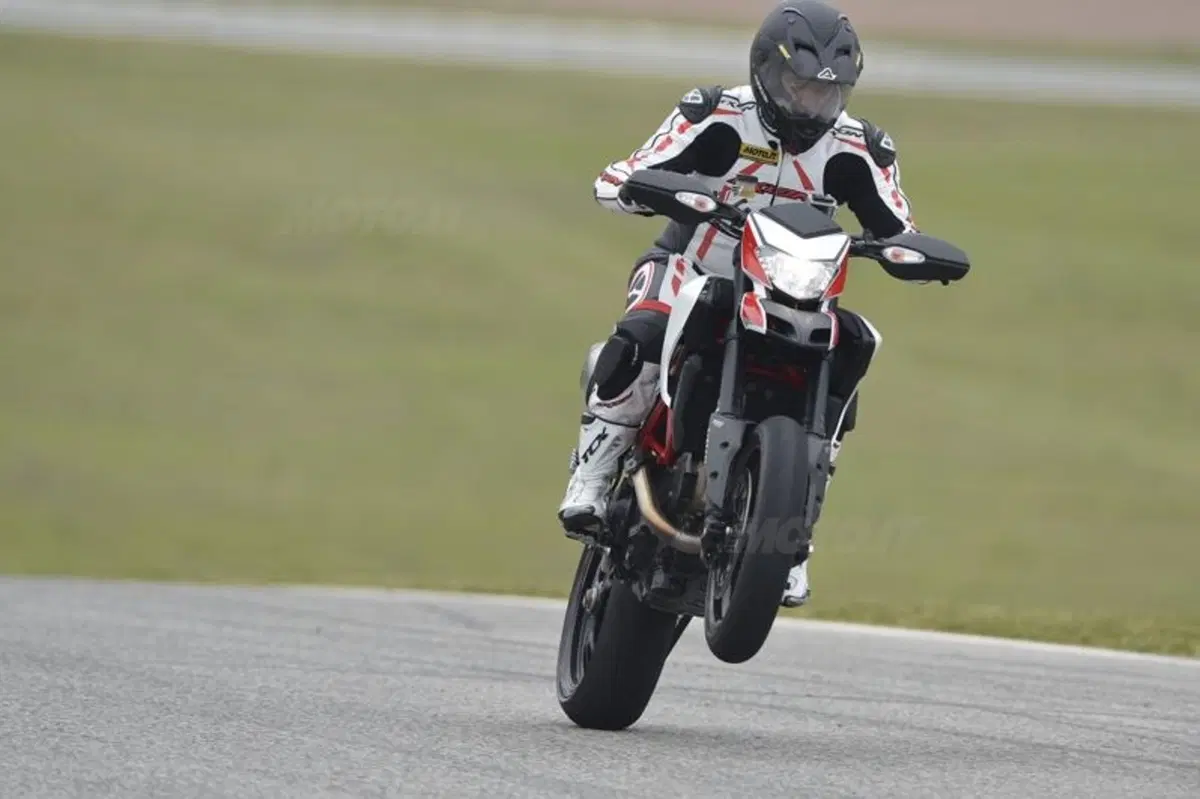 Ducati Hypermotard 2013  (22)