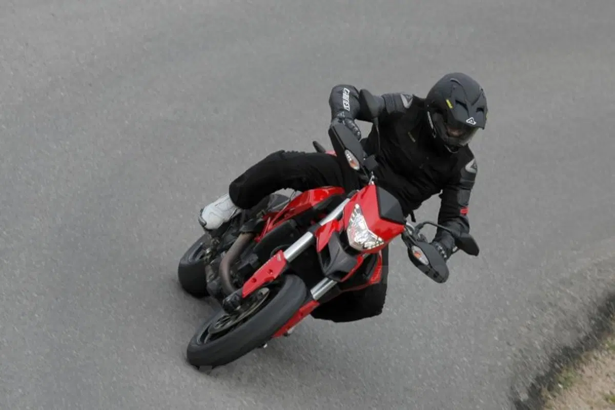 Ducati Hypermotard 2013  (23)