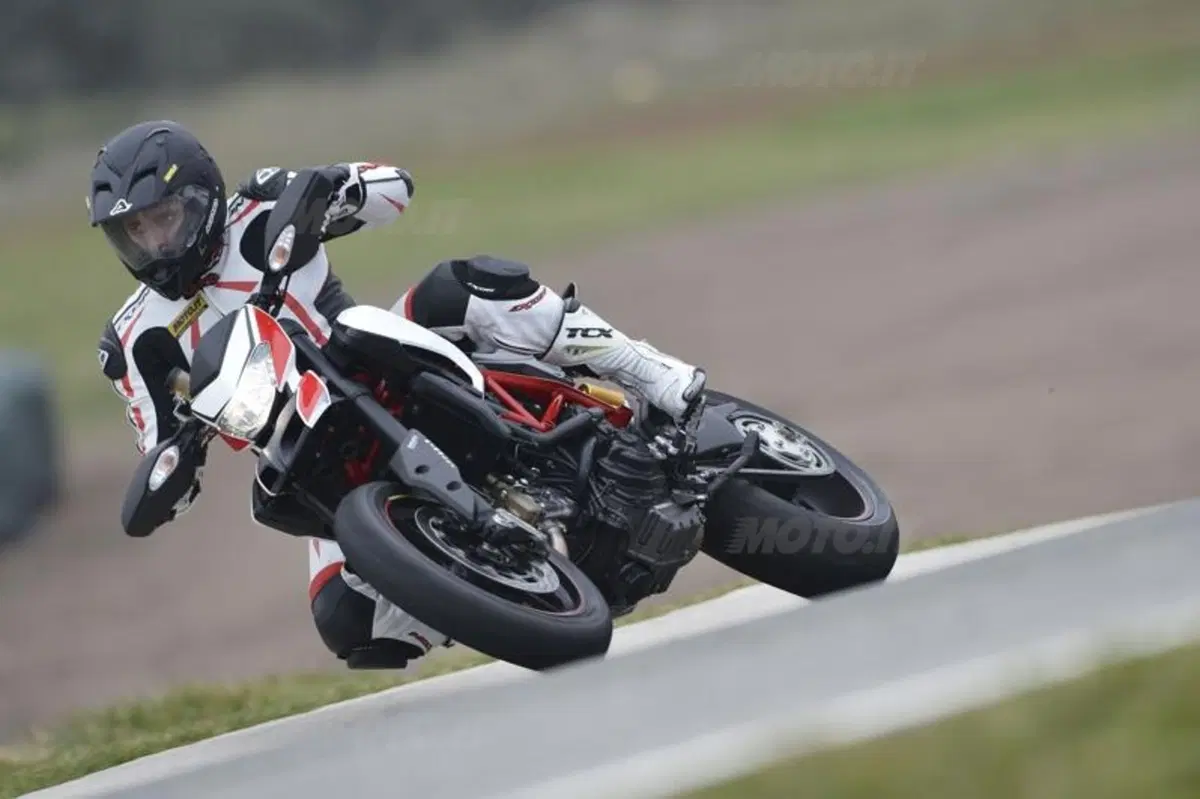 Ducati Hypermotard 2013  (24)