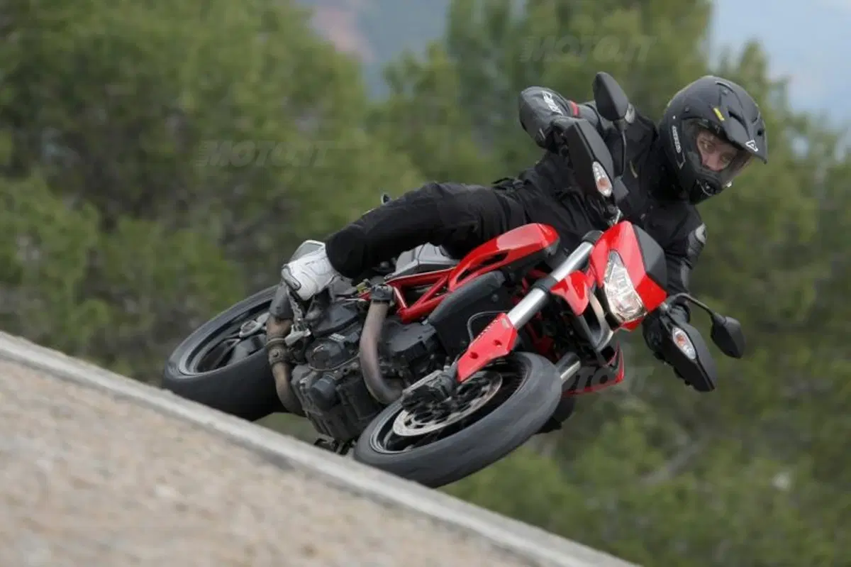 Ducati Hypermotard 2013  (26)