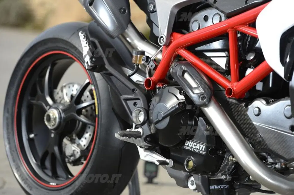 Ducati Hypermotard 2013  (37)
