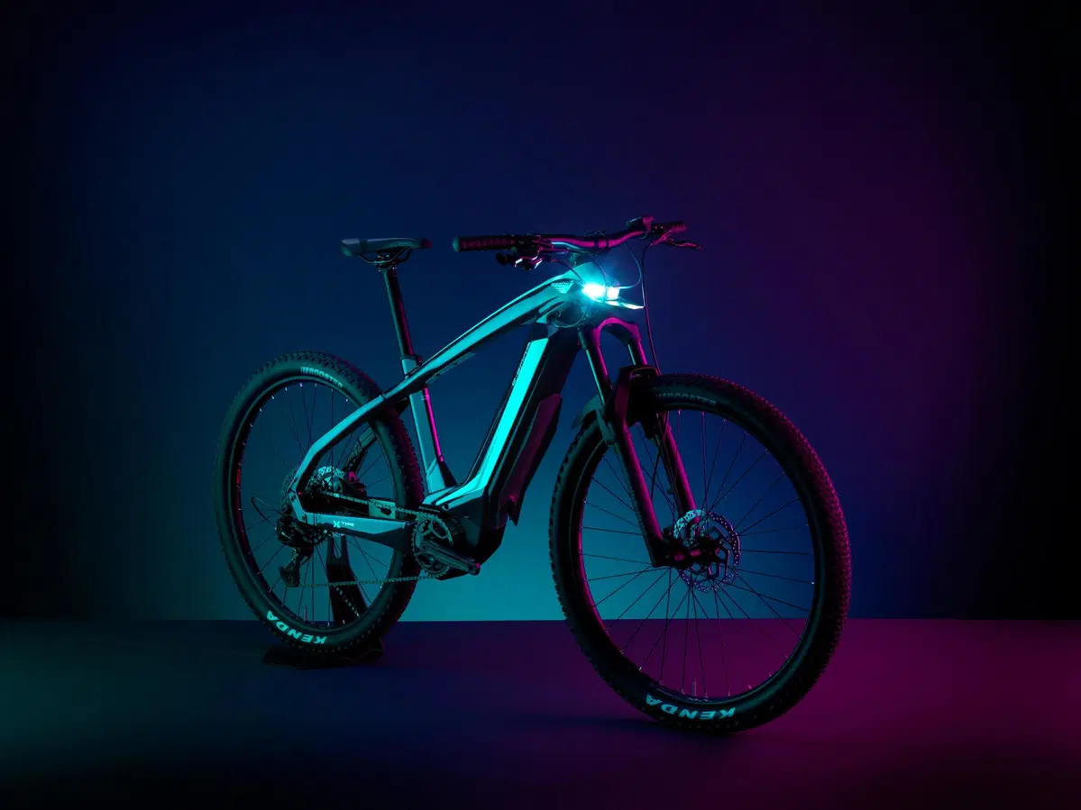 e-Omnia il nuovo progetto eBike di Bianchi che mette in sella Nico Rosberg