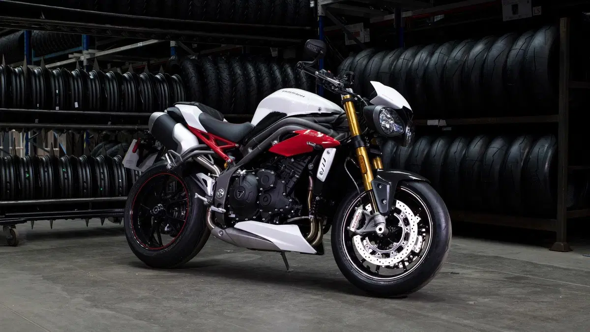 Triumph Speed Triple: i modelli dalla prima all'ultima (6)