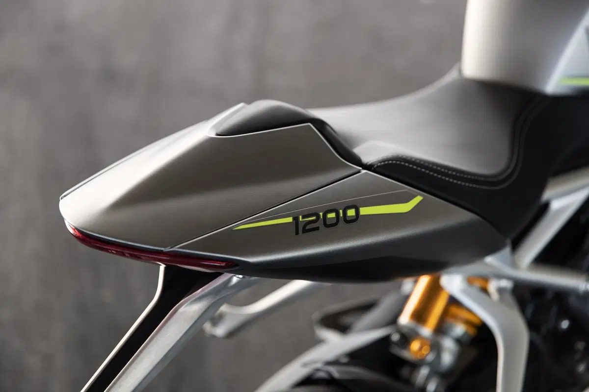Triumph Speed Triple 1200 RS: tutti i dati e le immagini (7)