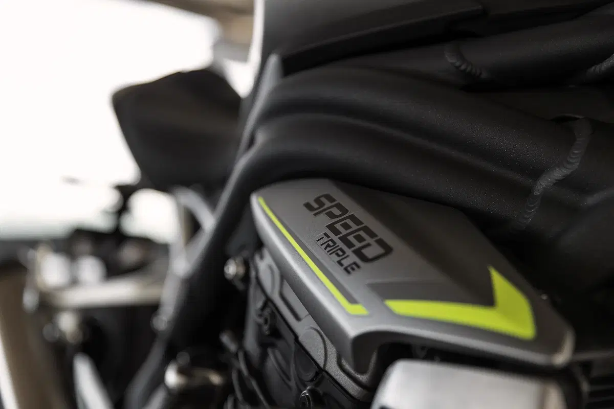 Triumph Speed Triple 1200 RS: tutti i dati e le immagini (8)