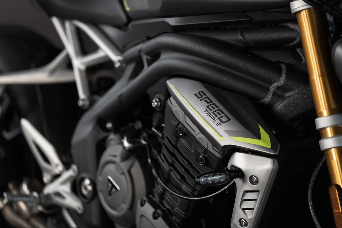 Triumph Speed Triple 1200 RS: tutti i dati e le immagini (10)