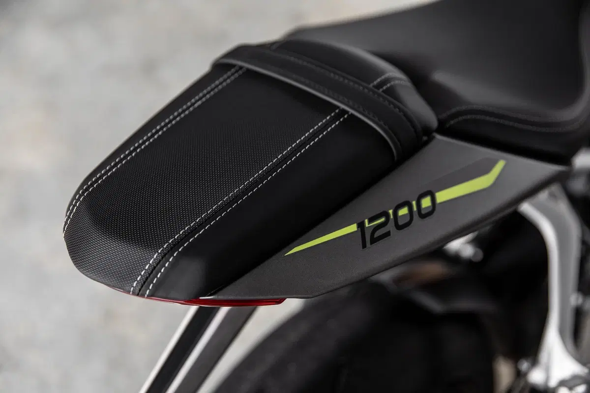 Triumph Speed Triple 1200 RS: tutti i dati e le immagini (13)