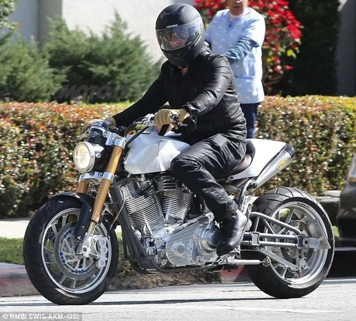 Brad Pitt: una Ecosse da 300.000 dollari! (2)