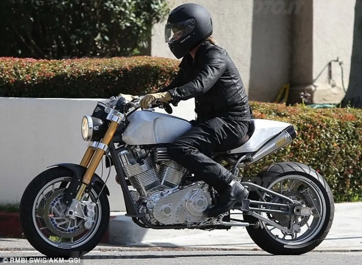 Brad Pitt: una Ecosse da 300.000 dollari! (3)