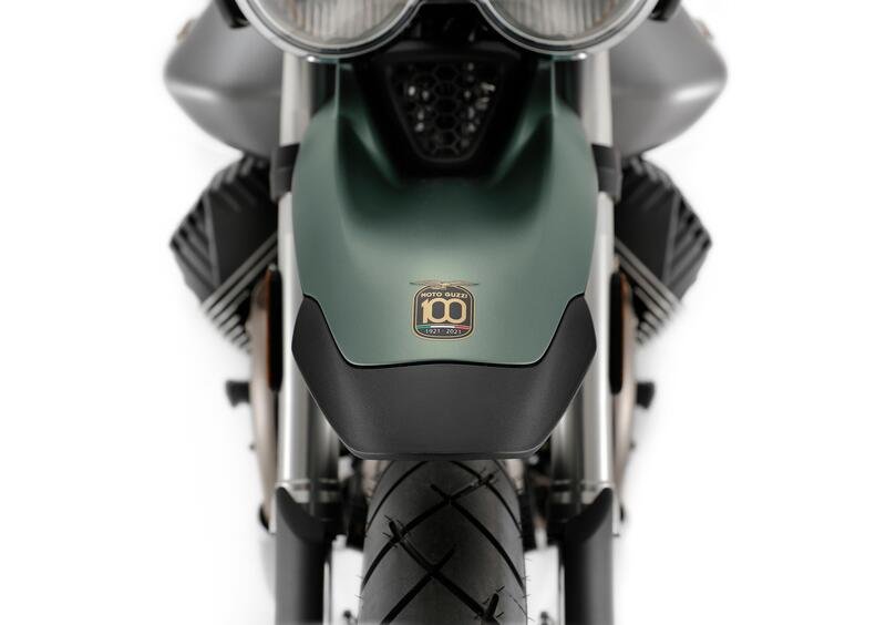 Moto Guzzi V85 V85 TT Centenario (2021 - 22) (4)