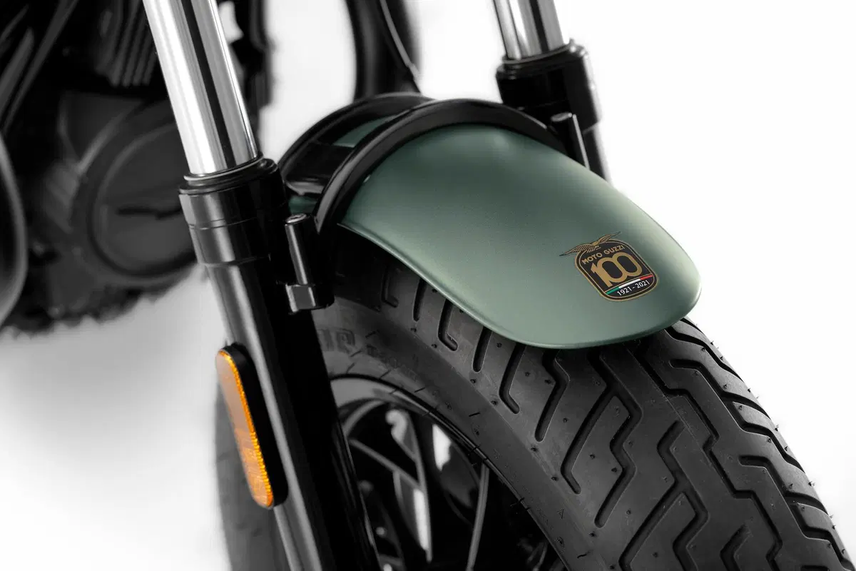 Moto Guzzi V9 V9 Bobber Centenario (2021 - 22) (10)