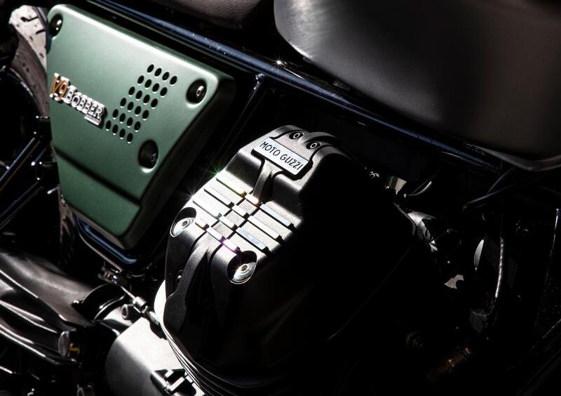 Moto Guzzi V9 V9 Bobber Centenario (2021 - 22) (11)