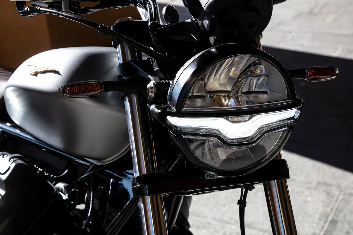 Moto Guzzi V9 V9 Bobber Centenario (2021 - 22) (6)