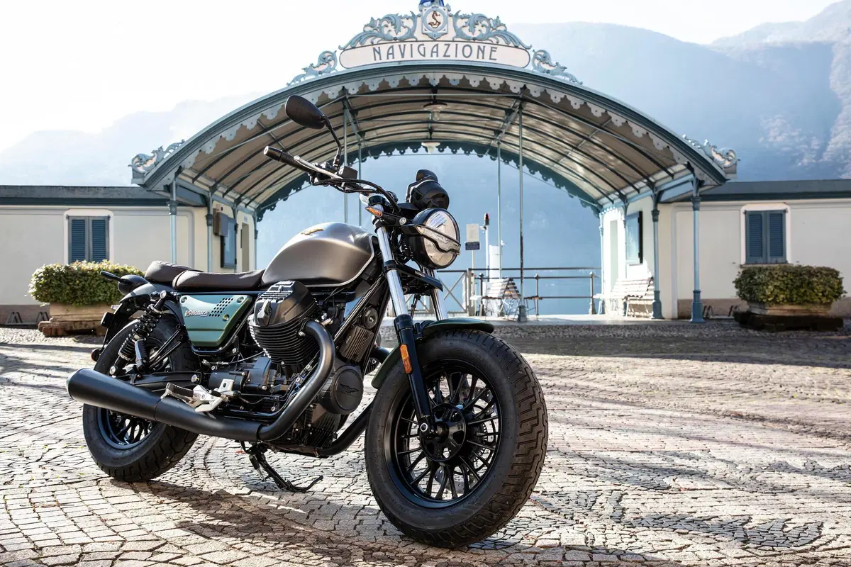 Moto Guzzi V9 V9 Bobber Centenario (2021 - 22) (12)