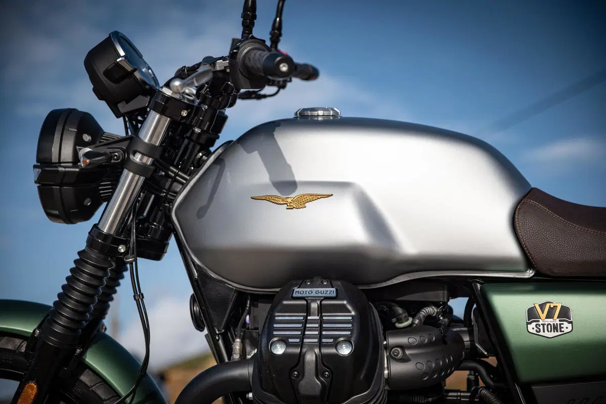 Moto Guzzi V7 V7 Stone Centenario (2021 - 22) (8)