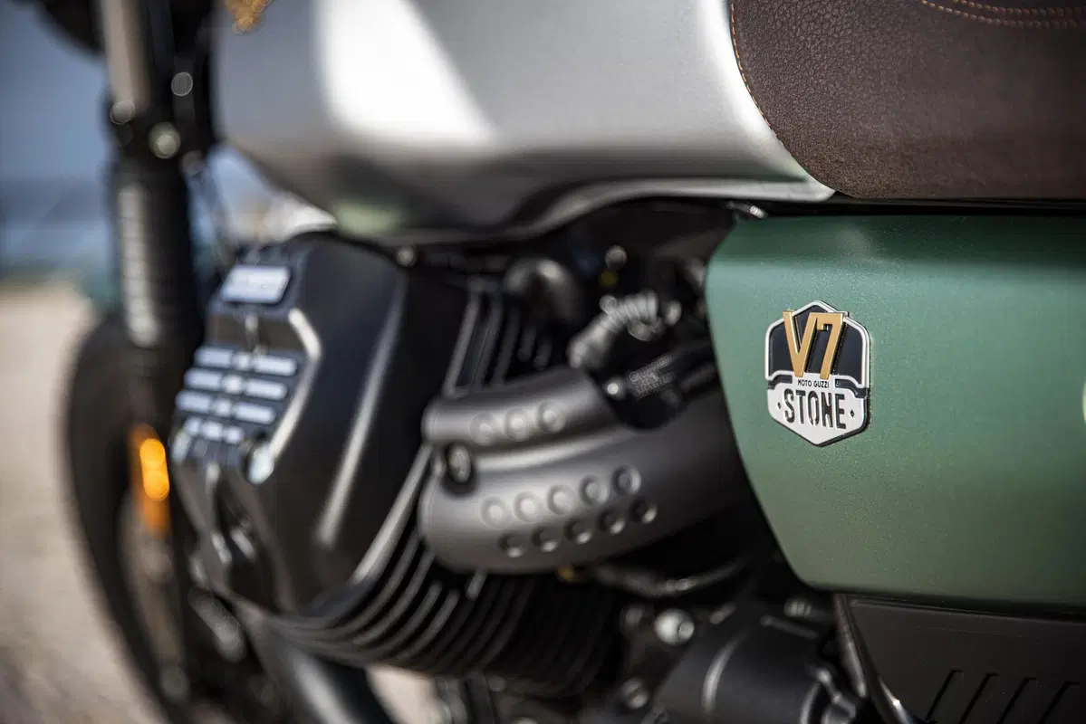 Moto Guzzi V7 V7 Stone Centenario (2021 - 22) (9)