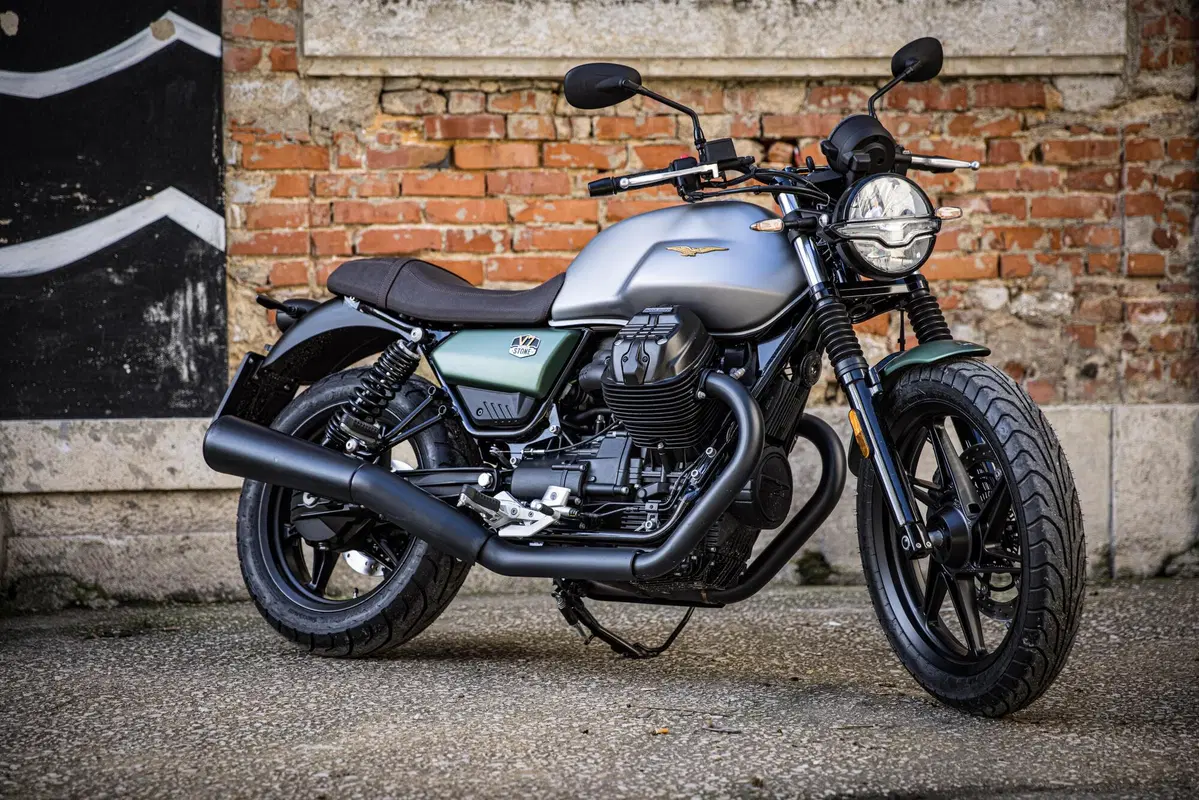 Moto Guzzi V7 V7 Stone Centenario (2021 - 22) (12)