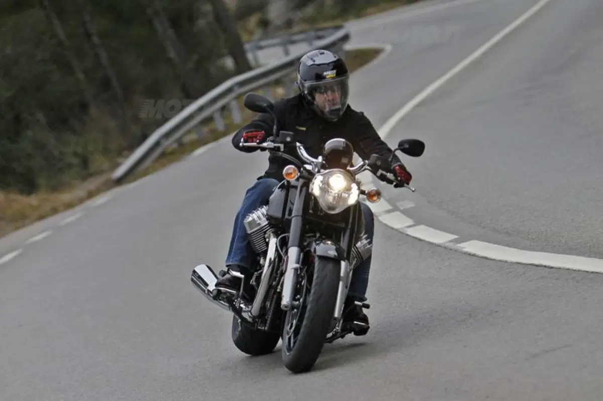 Moto Guzzi California Custom 1400 (2)