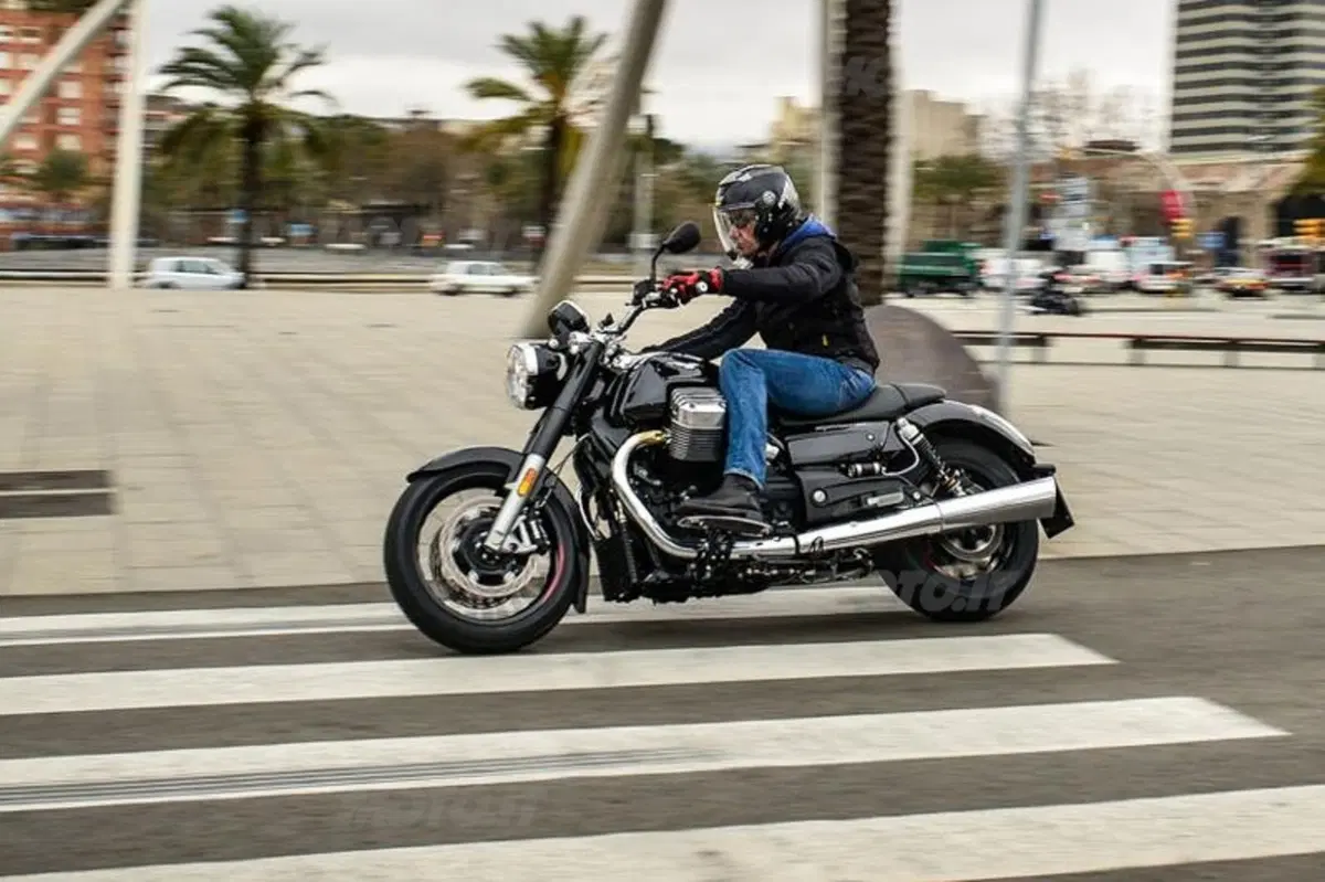 Moto Guzzi California Custom 1400 (3)