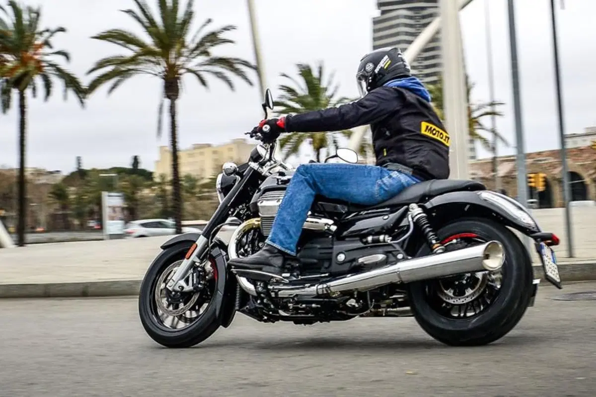 Moto Guzzi California Custom 1400 (4)