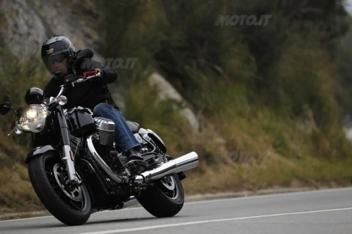 Moto Guzzi California Custom 1400 (11)