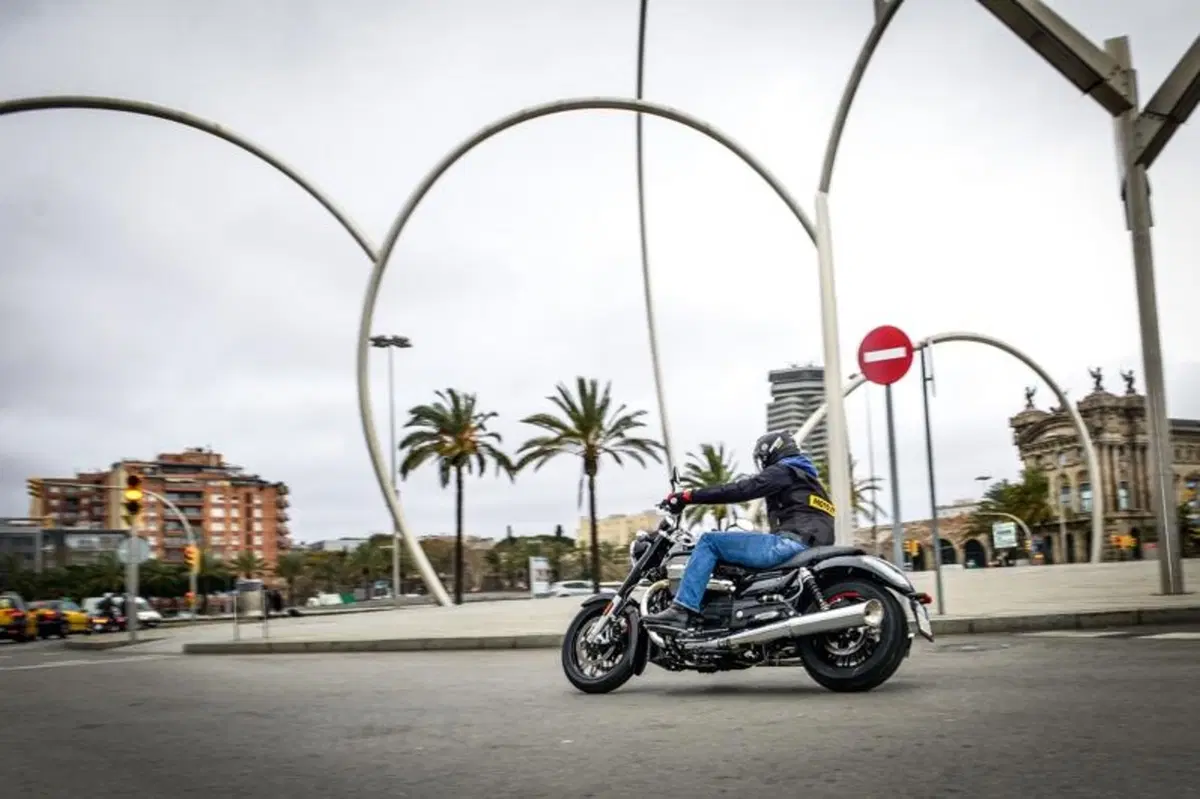 Moto Guzzi California Custom 1400 (15)