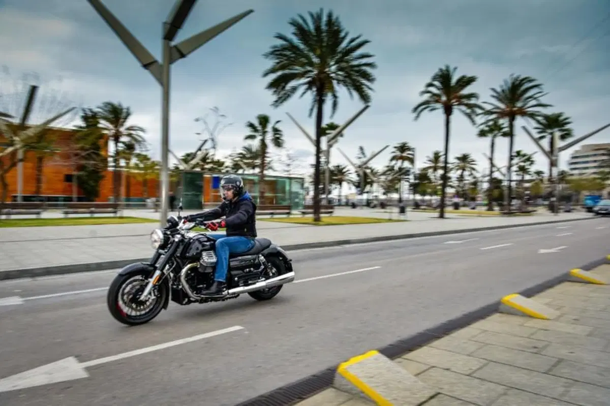 Moto Guzzi California Custom 1400 (17)