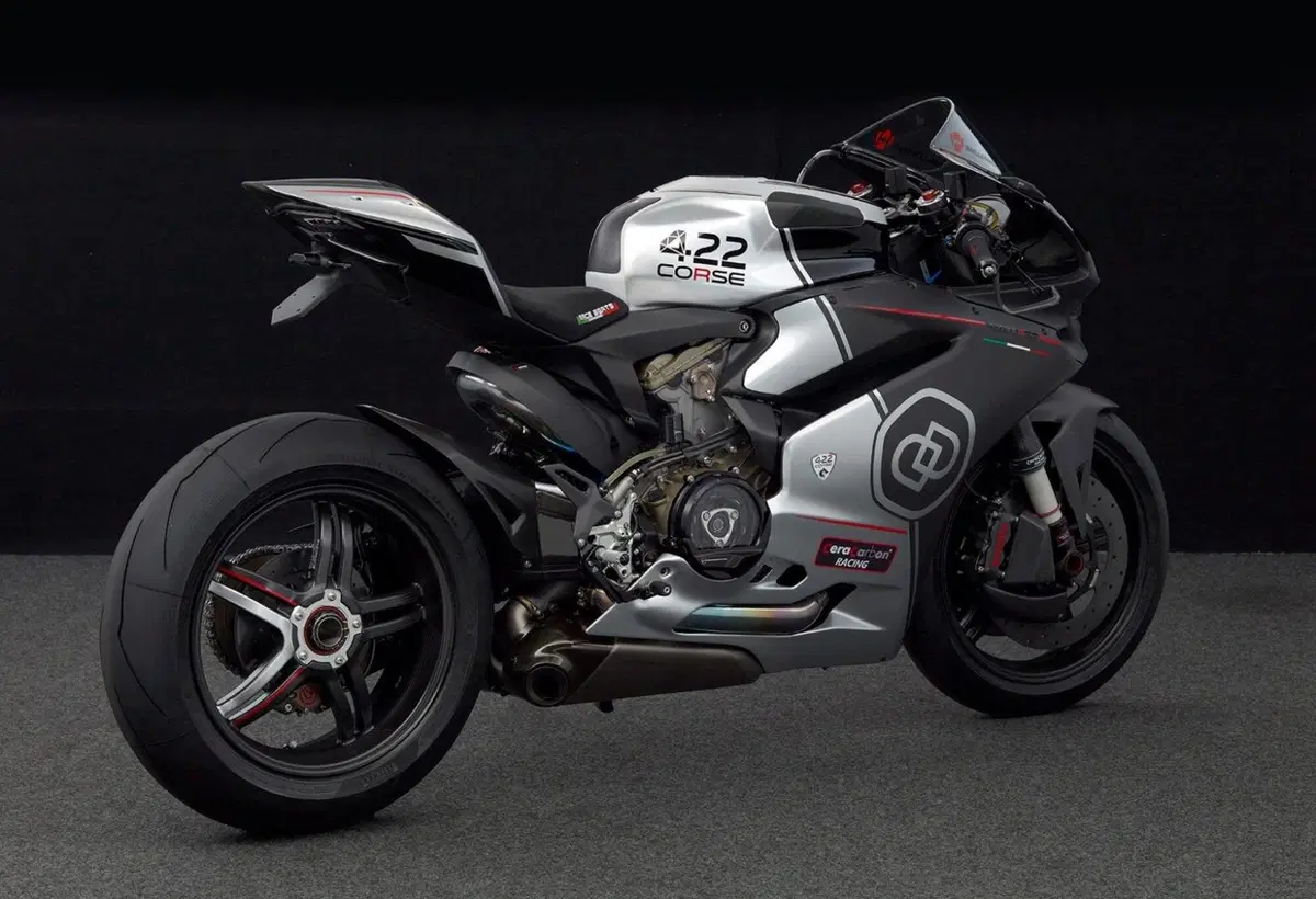 Ducati Panigale 442Corse. Guerra al peso dalla Svizzera (2)