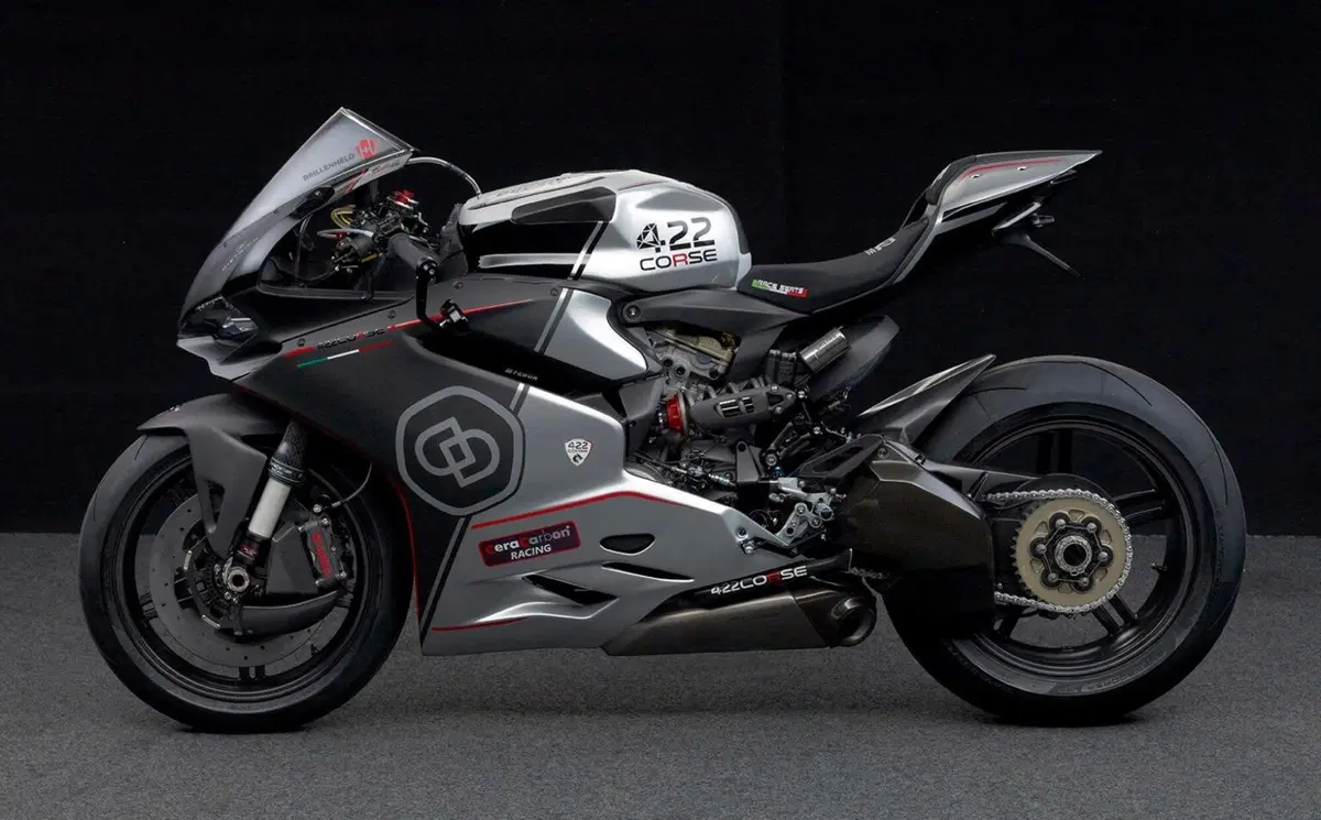 Ducati Panigale 442Corse. Guerra al peso dalla Svizzera