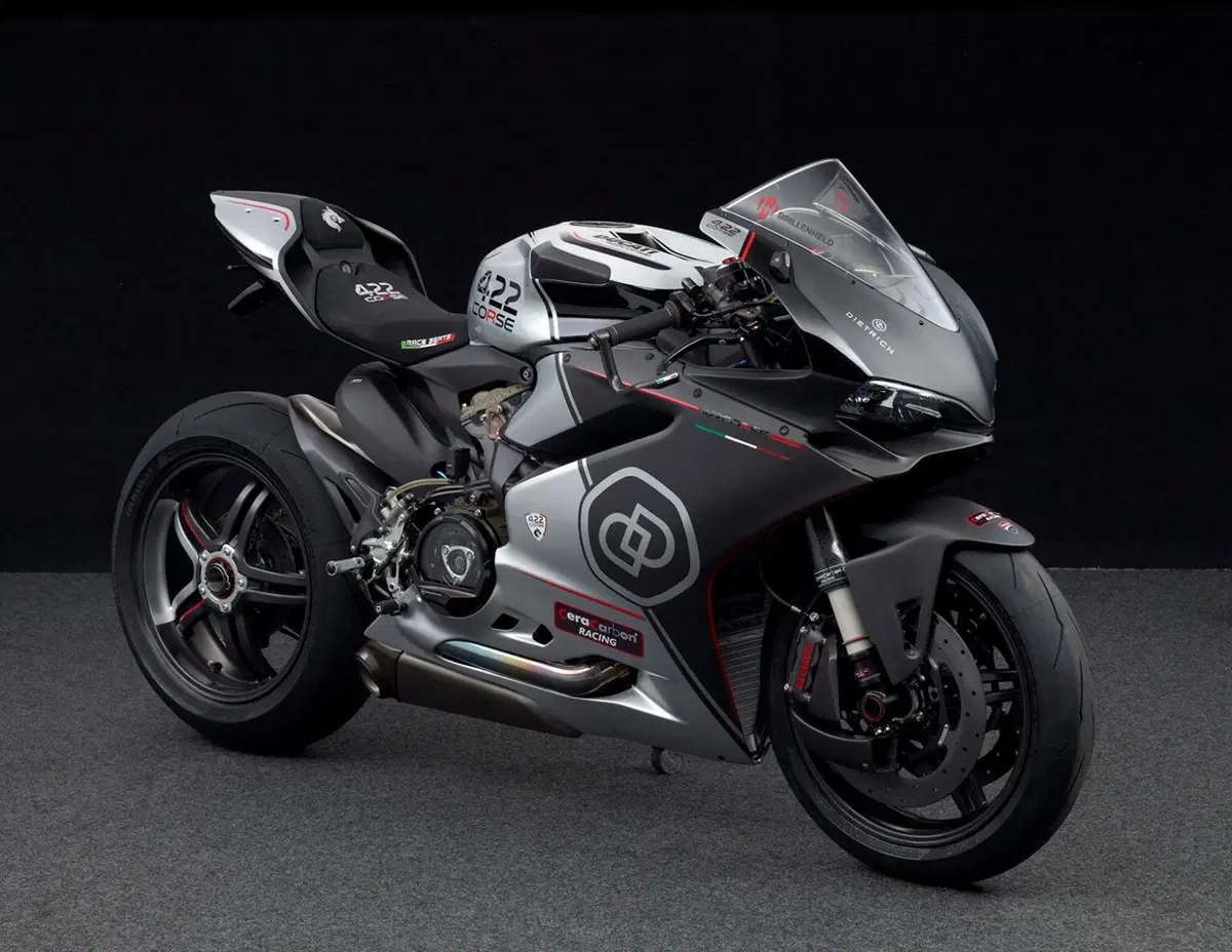 Ducati Panigale 442Corse. Guerra al peso dalla Svizzera (3)