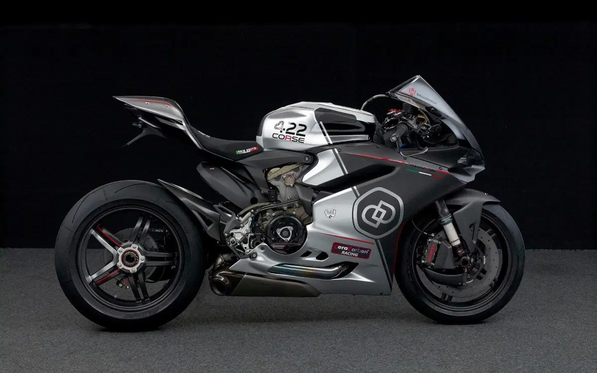 Ducati Panigale 442Corse. Guerra al peso dalla Svizzera (4)