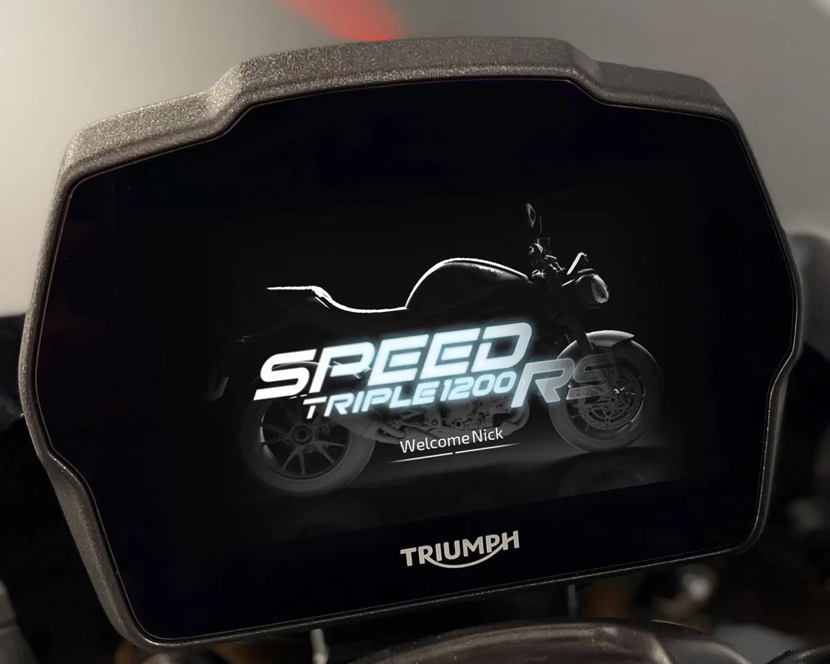 Triumph Speed Triple 1200 RS: tutti i dati e le immagini