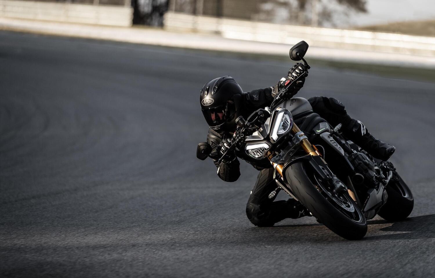 Triumph Speed Triple 1200 RS: tutti i dati e le immagini