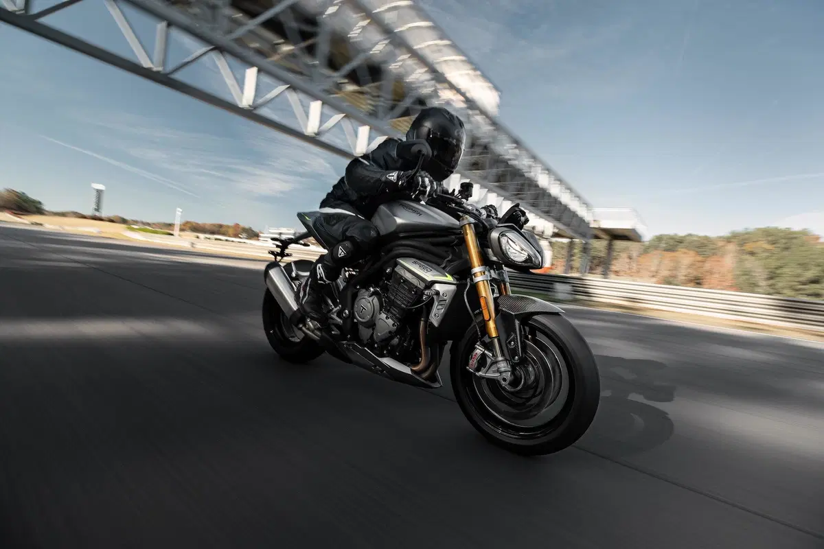 Triumph Speed Triple 1200 RS: tutti i dati e le immagini (11)