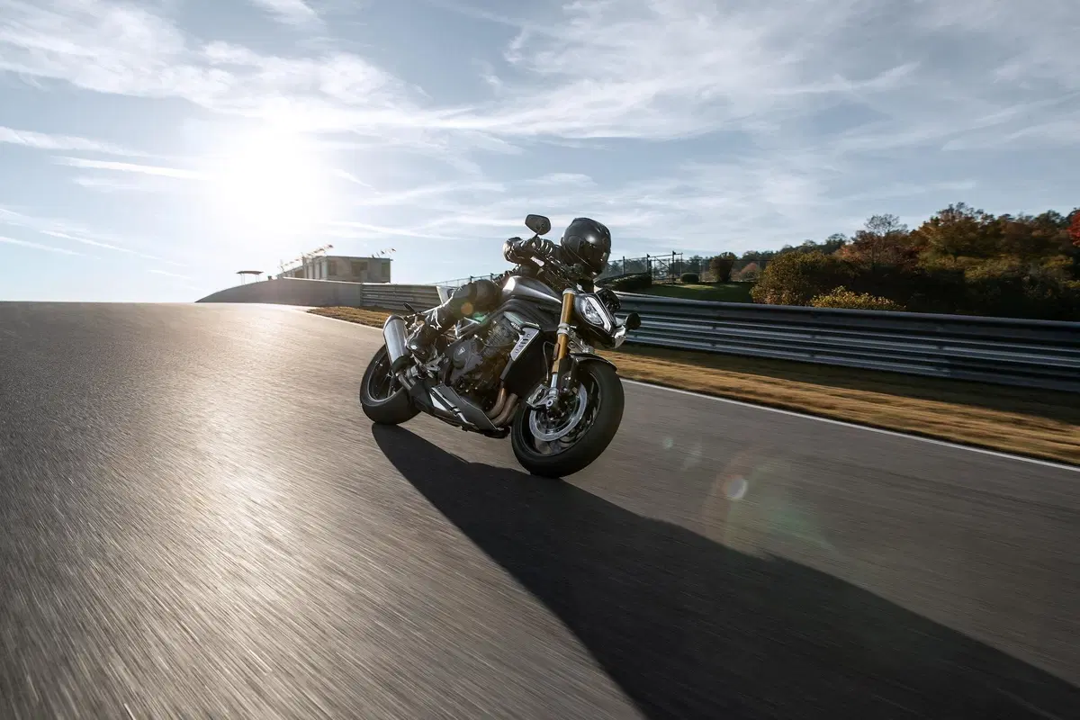 Triumph Speed Triple 1200 RS: tutti i dati e le immagini (14)