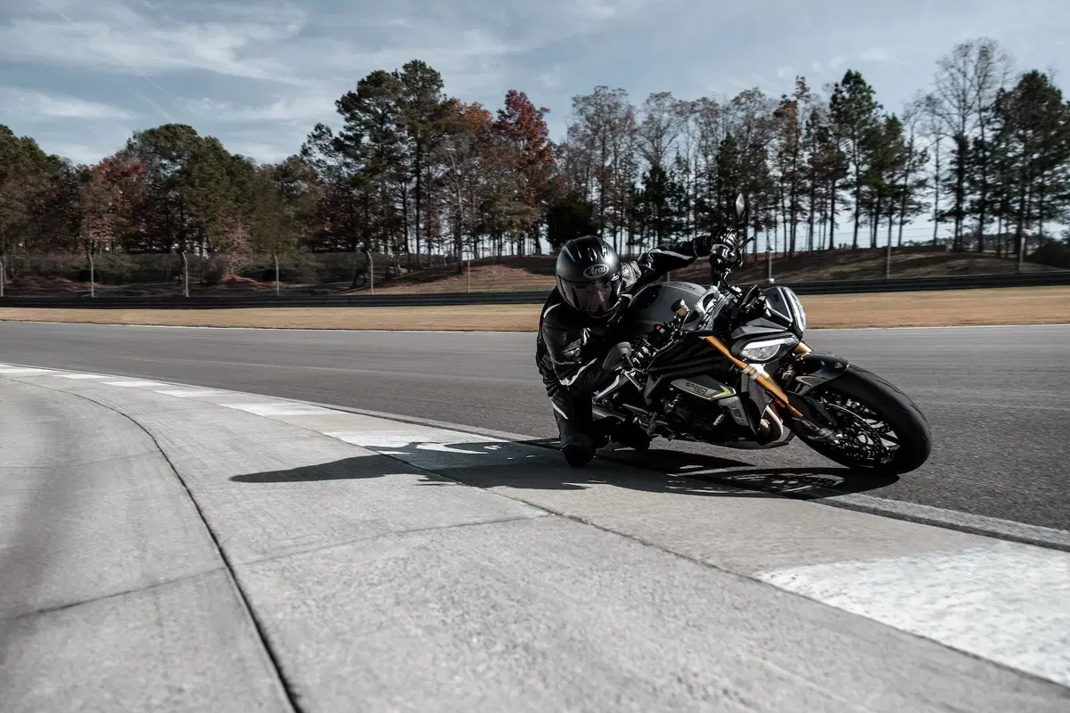 Triumph Speed Triple 1200 RS: tutti i dati e le immagini (15)