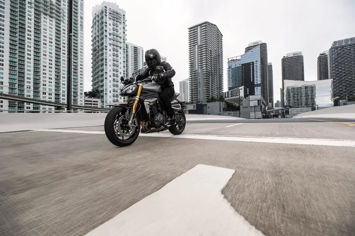 Triumph Speed Triple 1200 RS: tutti i dati e le immagini (17)