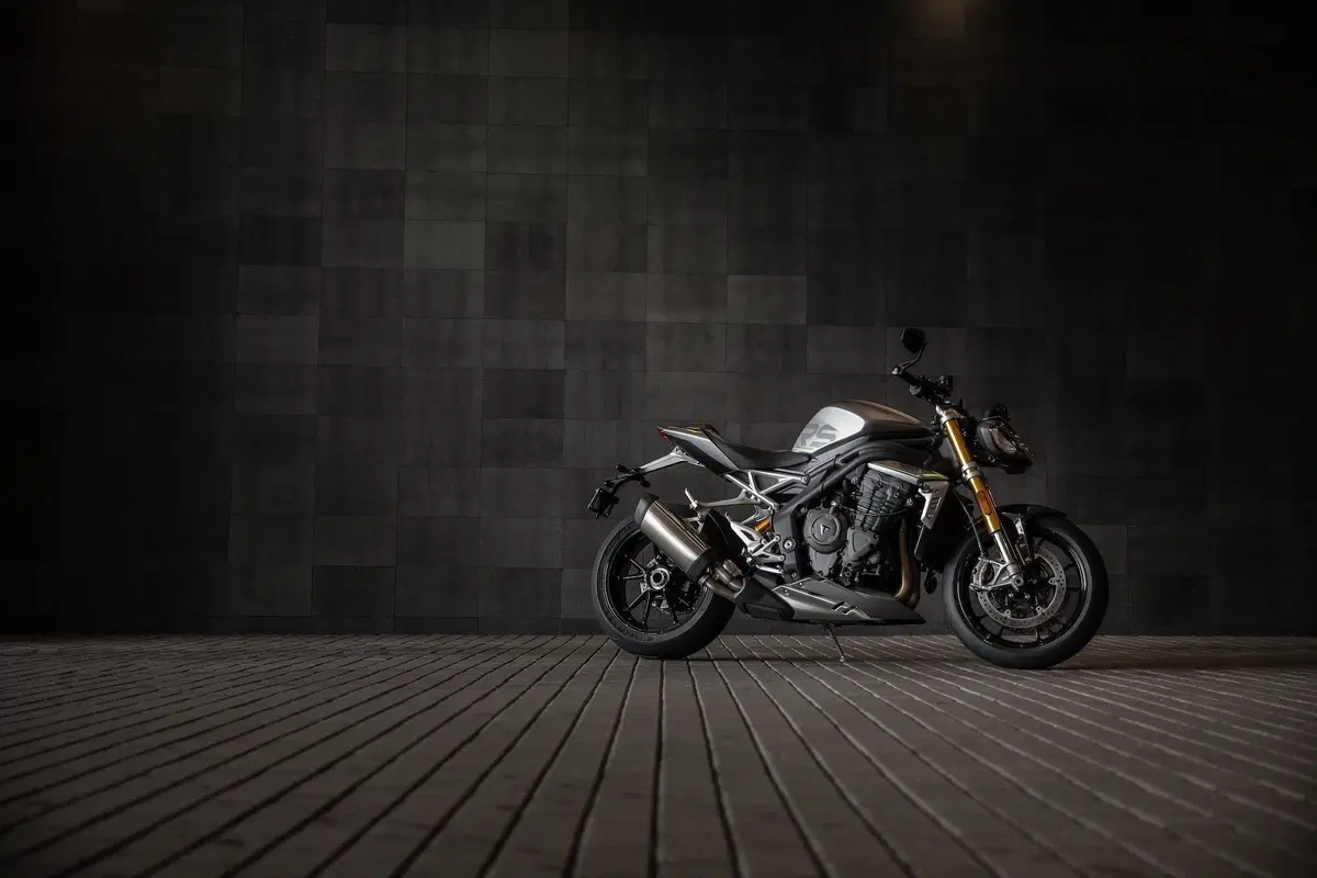 Triumph Speed Triple 1200 RS: tutti i dati e le immagini (21)