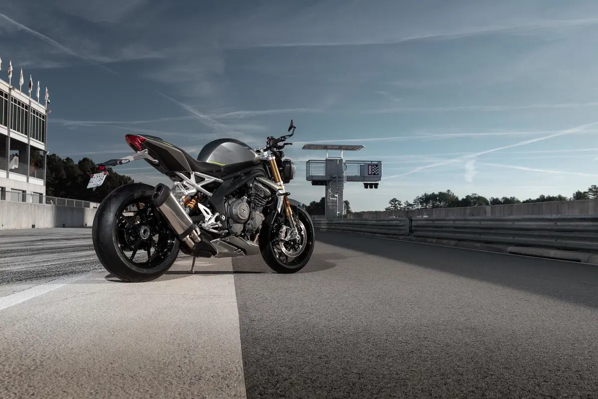 Triumph Speed Triple 1200 RS: tutti i dati e le immagini (24)