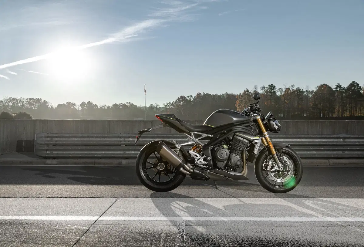 Triumph Speed Triple 1200 RS: tutti i dati e le immagini (25)