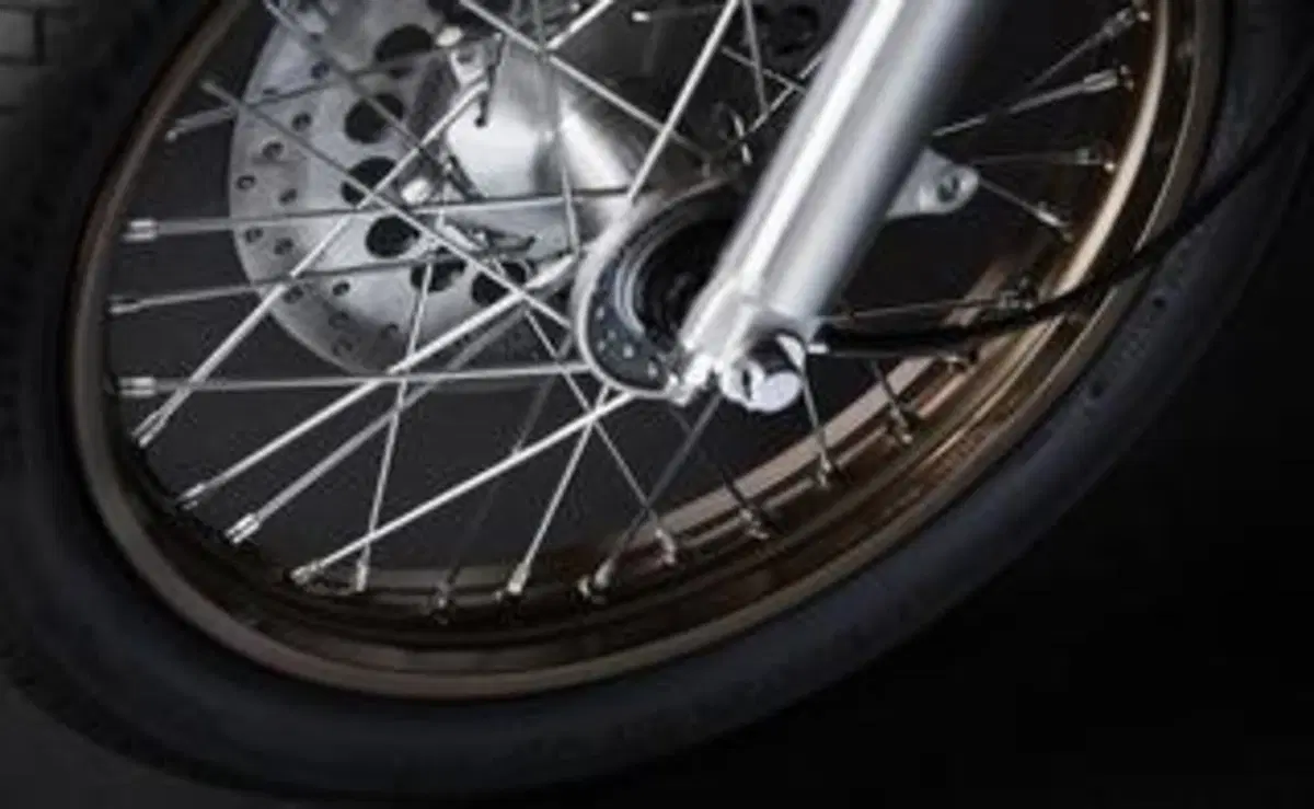 Yamaha SR 400 Final Edition: 43 anni di moto leggendarie (8)