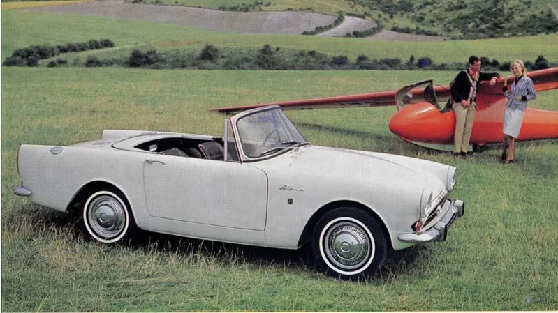 Negli anni Sessanta la Sunbeam Alpine, tipica due posti sportiva inglese di media cilindrata dalla linea molto piacevole, ha avuto una certa diffusione anche da noi