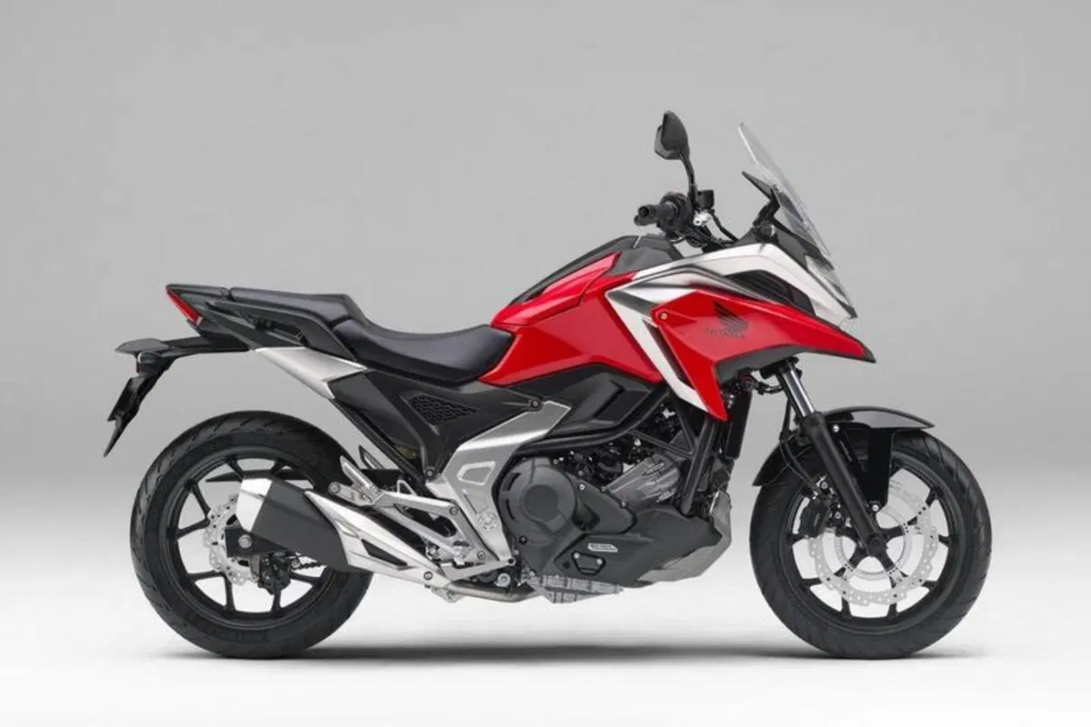 Honda NC750X, la 2021 arriverà in Giappone. Colori e prezzi (3)