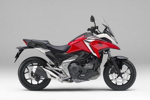 Honda NC750X, la 2021 arriverà in Giappone. Colori e prezzi (3)